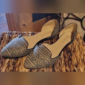 Restricted black and natural flats